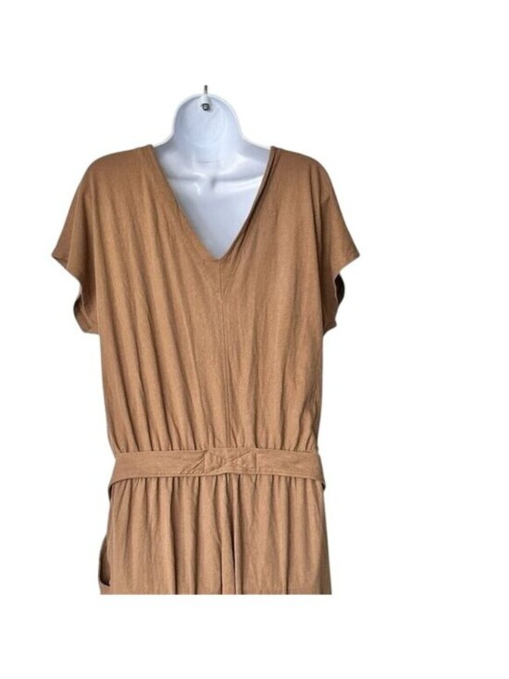 Relaxed V-Neck Camel Jumpsuit with Tie Waist - Picture 7 of 10